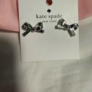 Kate Spade NIP Silver tone Bow Earrings! Come with the dust bag 🎀
